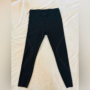 Athleta Women's Accelerate Lasercut 7/8 Black Leggings Yoga Pants Back Pocket